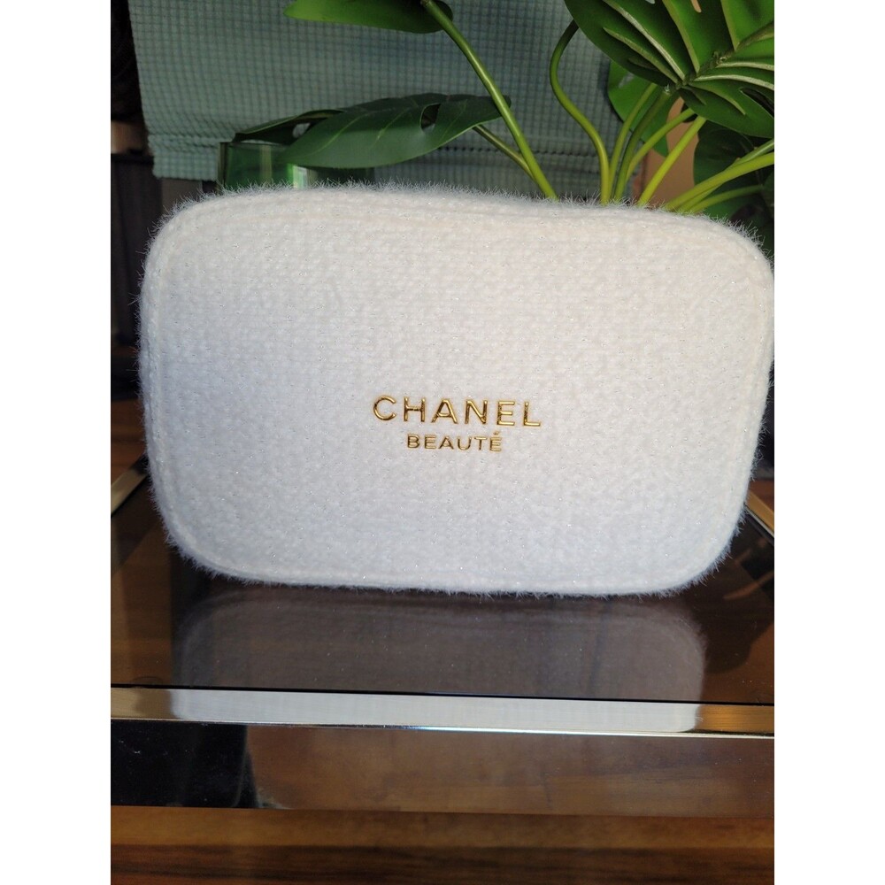 CHANEL White Puffy Makeup Bag Pouch Clutch Cosmetic Case - Picture 12 of 16